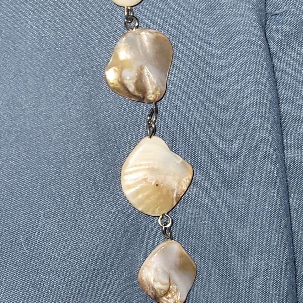 Absolutely Beautiful Shell Bracelet - image 3